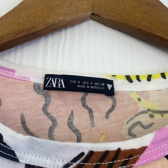 Zara - White Tee Shirt With Multiple Faces in Bright Colorful Accessories Size S - Picture 8 of 9